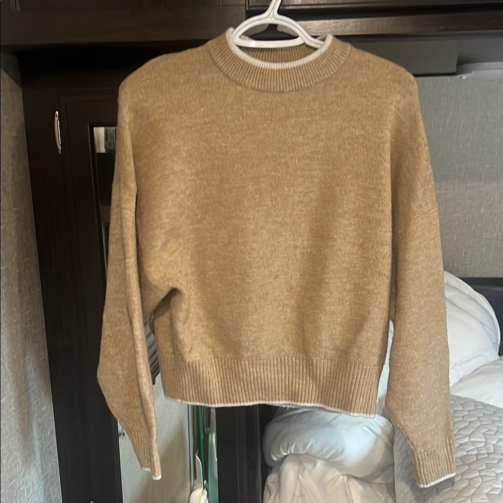 H&M Women's Beige Crew Neck Sweater